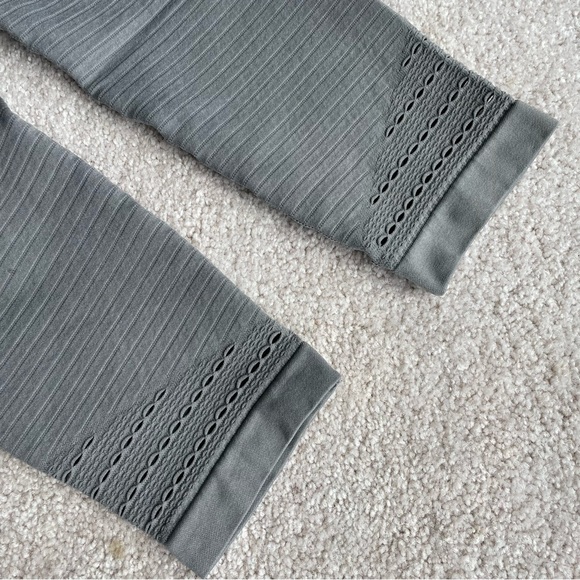 Gymshark | Vital Seamless Leggings | GREY - SMALL - Picture 4 of 9